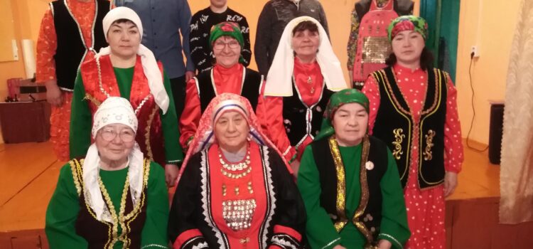 Көсөк-Маяҡ клубында самауыр артында осрашыу утте